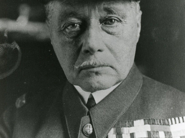 Who was the most inept Allied commander in World War II? I have read that Field Marshal Montgomery made a lot of mistakes. Are there other commanders who made many mistakes?